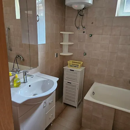 Ba&ni Apartmán Tkon